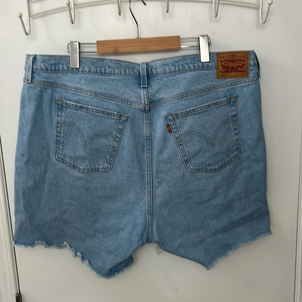 Levi's Women's 501 Cut Off Hem High Rise Shorts - Plus Size - Picture 7 of 8